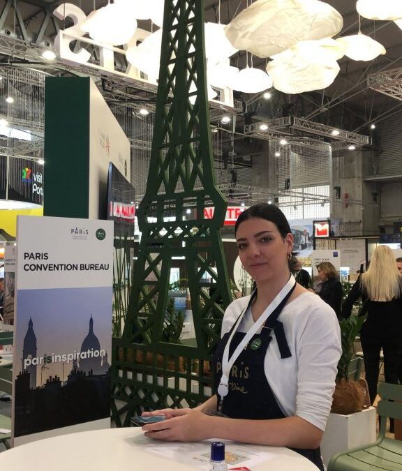 Azafata IBTM Barcelona. Stand de París